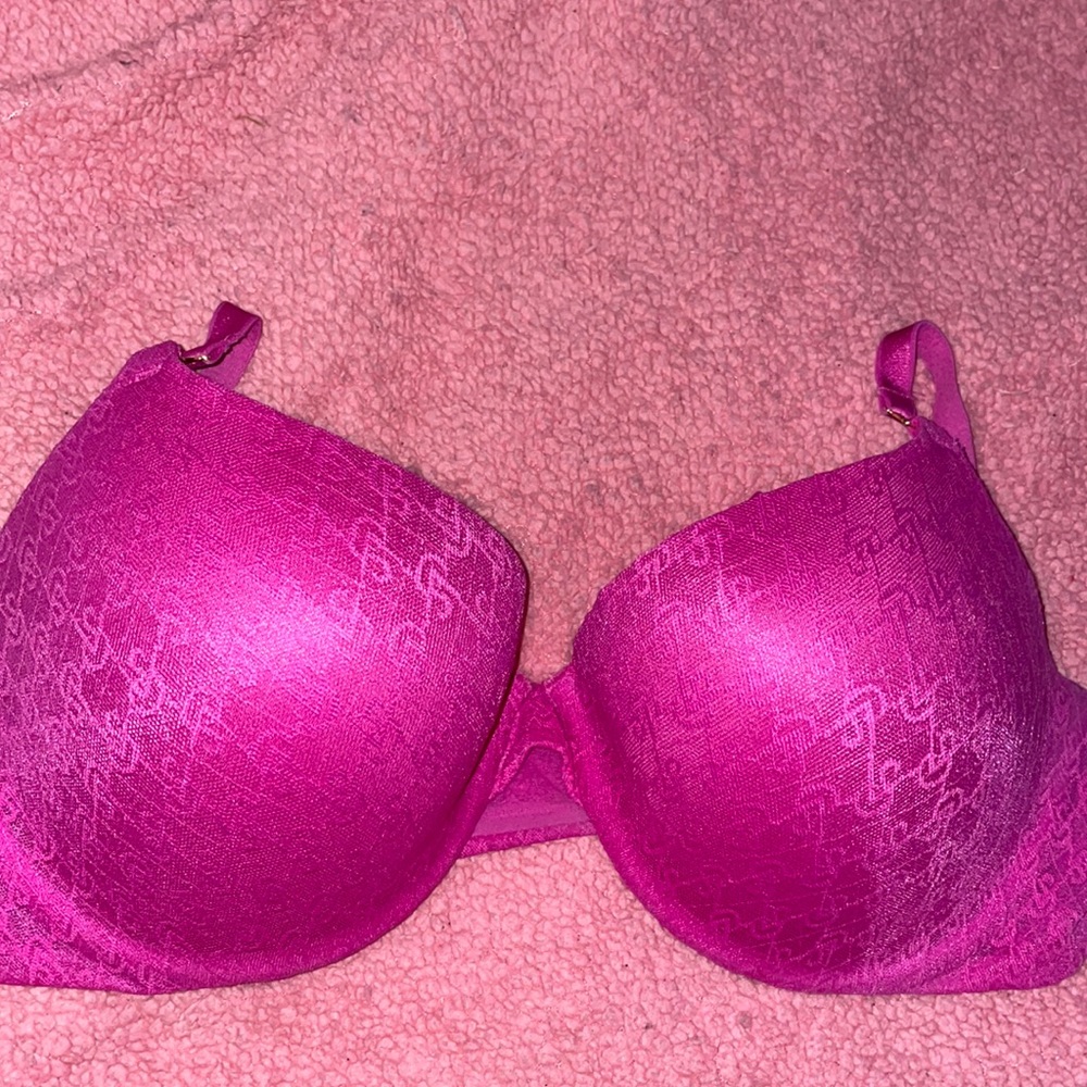 Victoria’s Secret pink Icon bra